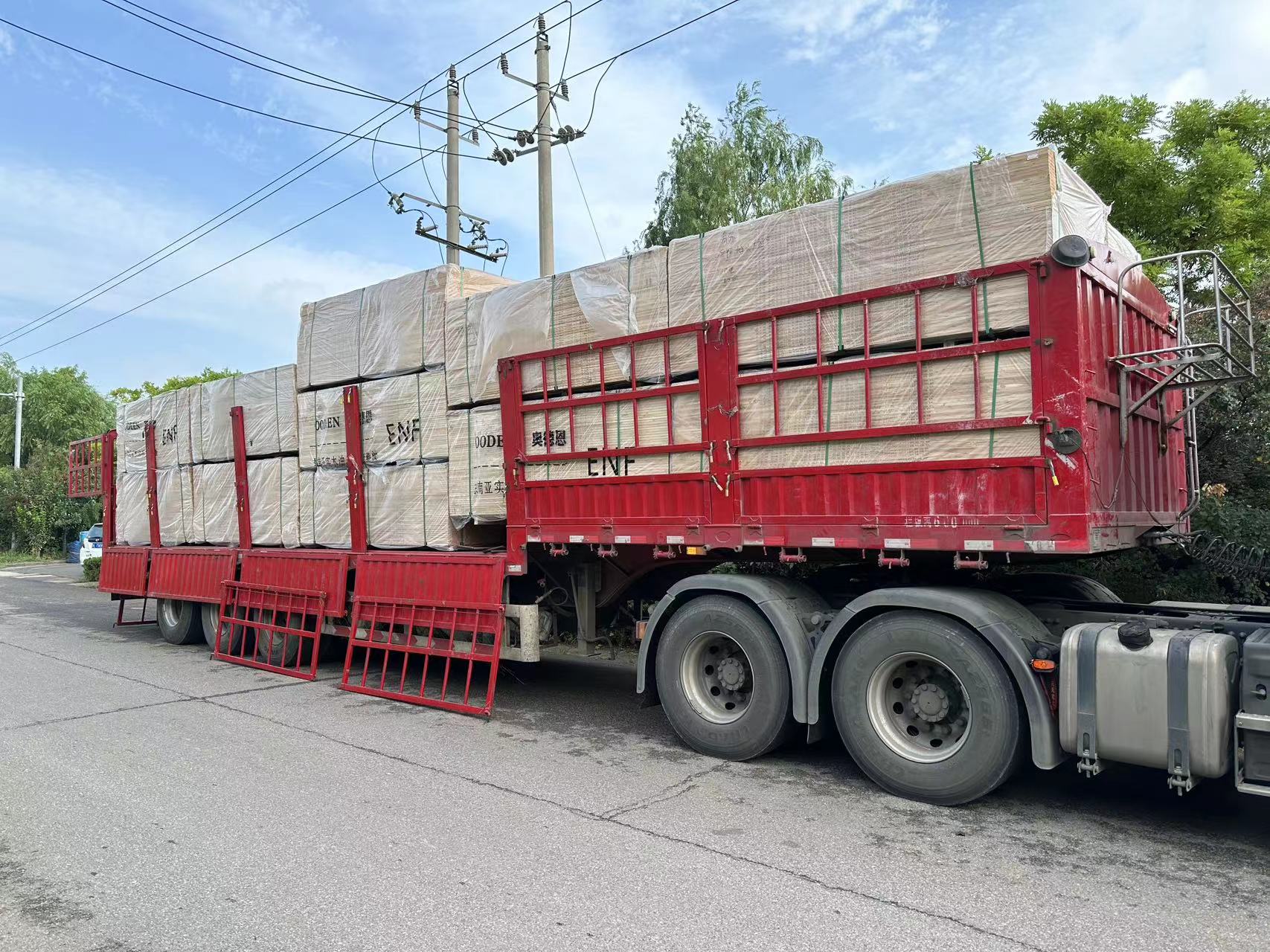 合木木業奧德恩油櫟木康養板，致力于門墻柜體板材供應，整車發貨